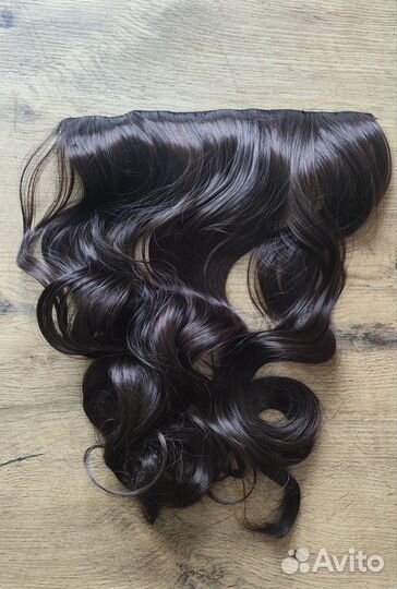 Волосы на заколках шиньон