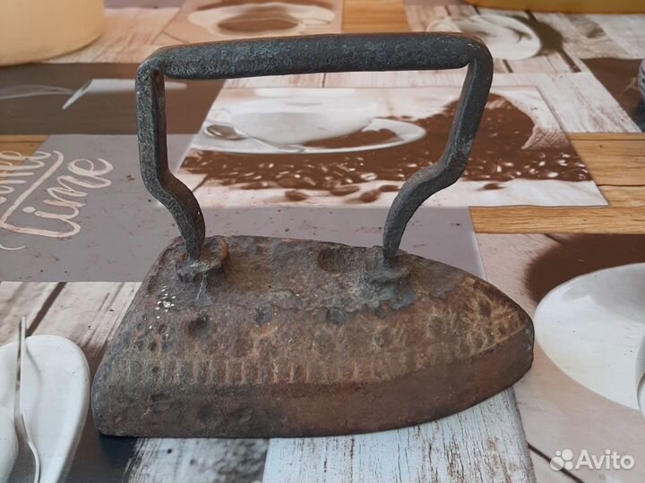 Антикварный чугунный утюг
