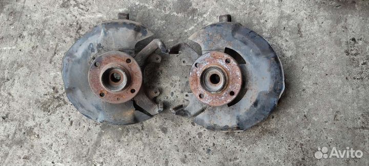 Кулак поворотный правый, левый Хонда Стэпвагон RF3