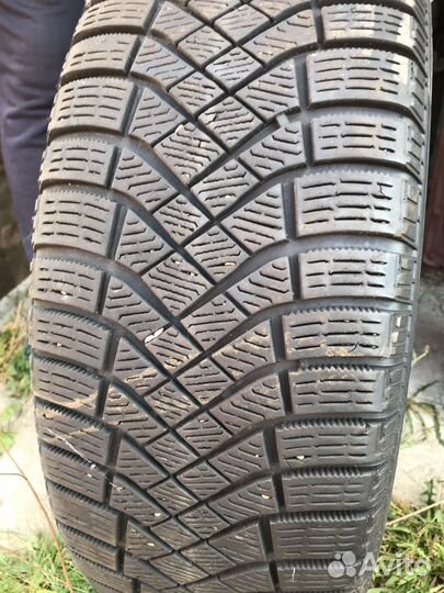 Pirelli Ice Zero FR 215/65 R17 103T