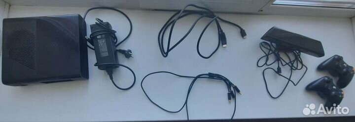 Xbox 360, полный комплект и 7 игр