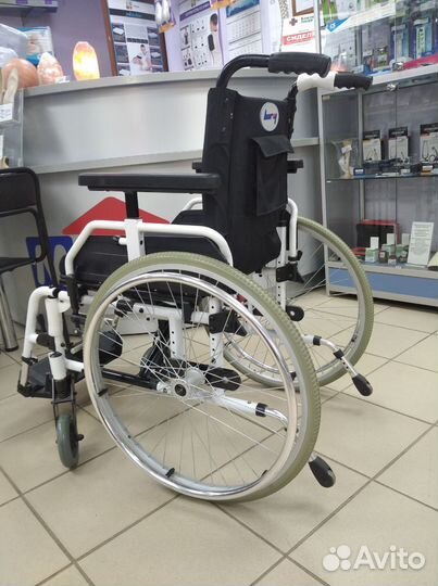 Инвалидная кресло-коляска (новая)
