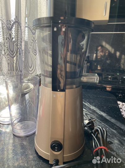 Соковыжималка шнековая Redmond RJ-930S