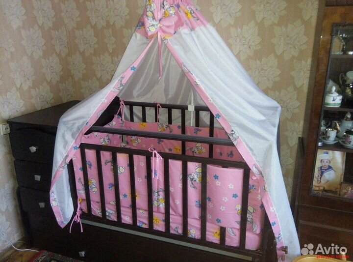 Детскую кроватку, коляску, мотоцикл