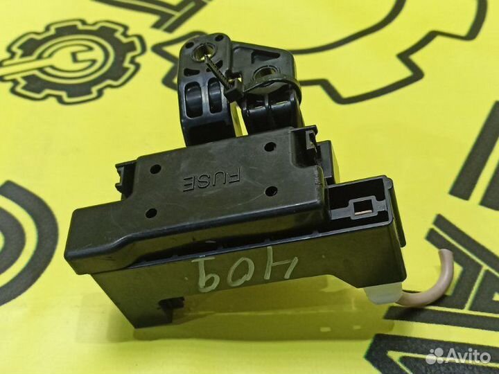 Блок предохранителей Toyota Avensis AZT250 1azfse