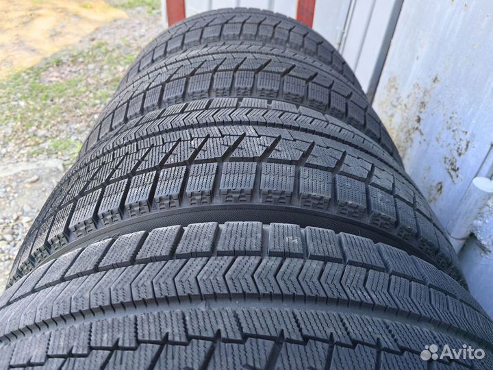 Bridgestone Blizzak VRX 225/40 R18