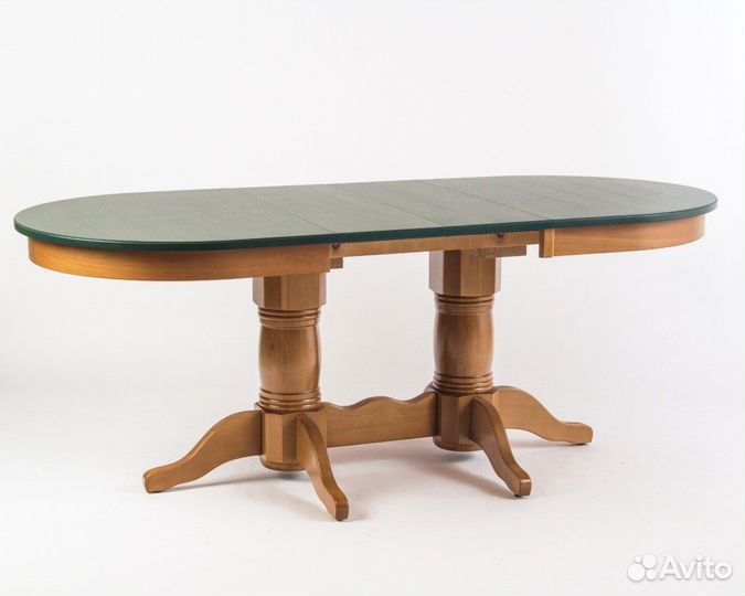 Большой обеденный стол