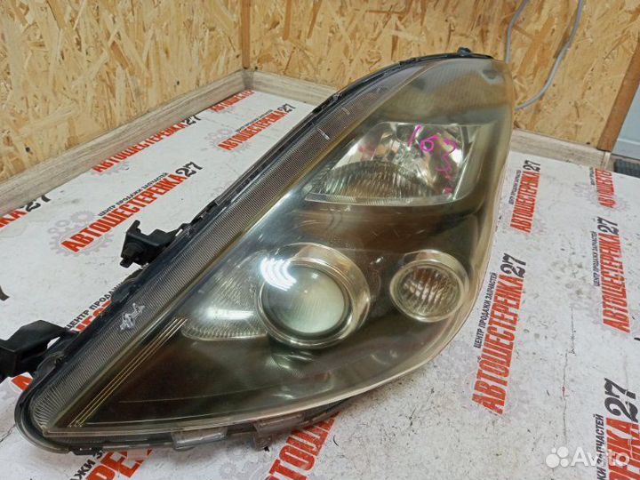 Фара левая Toyota Isis ZGM11W 3ZR-FAE 2011