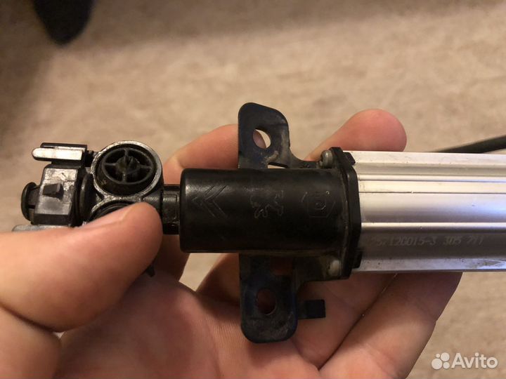 Стекло очеститель фарный левый пежо-408