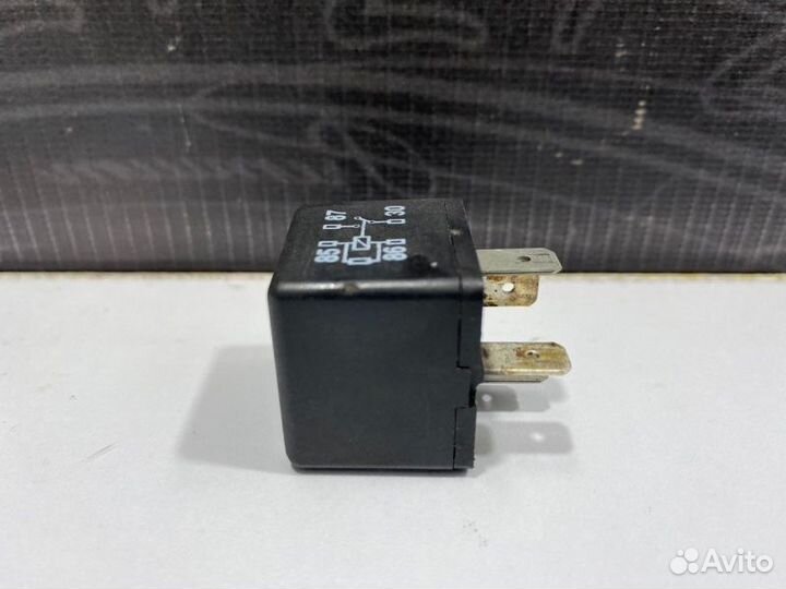 Реле Audi A6 Allroad C5 ARE 2001