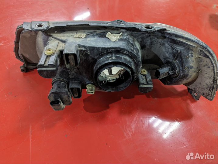 Фара правая Volkswagen Pointer