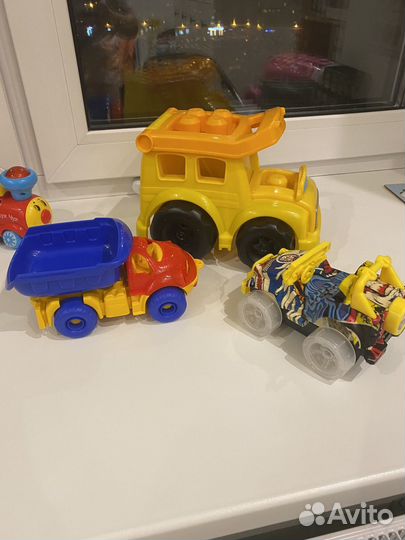 Машинки и пазл 'крокодил Гена'