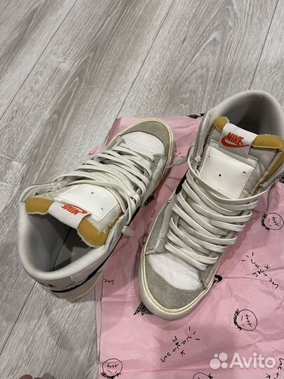 Продам кроссовки Nike Оригинал