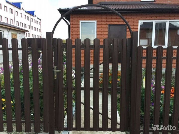 Забор из евроштакетника быстро