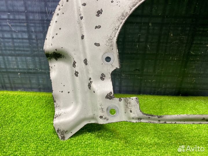 Кожух тормозного диска передний правый Bmw 525I