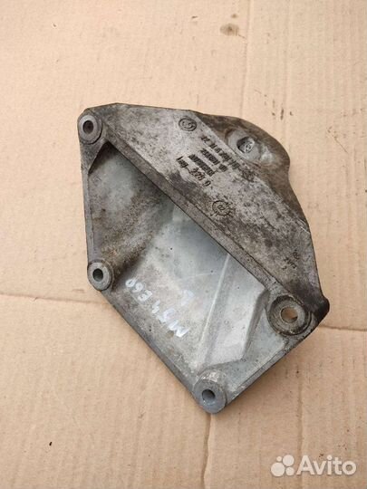 Кронштейн крепление двигателя левое bmw е60 м54