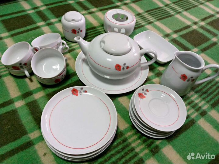 Набор столовой посуды новый