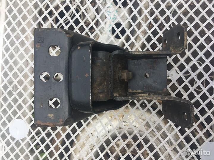 Кронштейн двигателя правый Киа Спортейдж