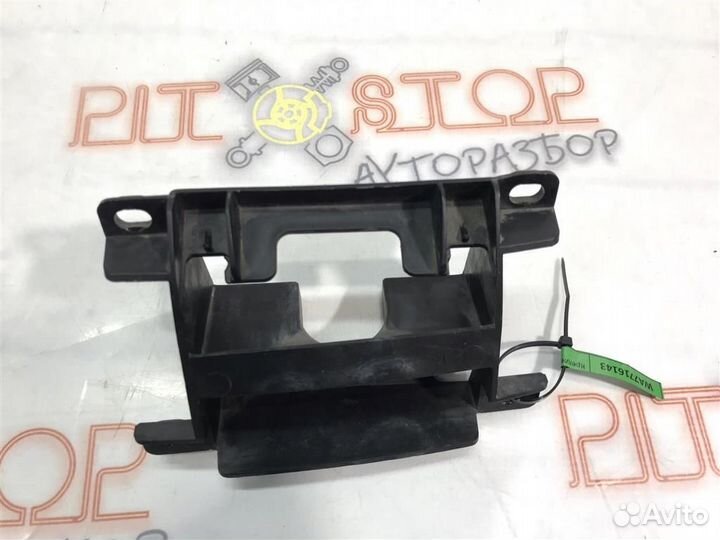 Крепление форсунки омывателя фар левое VW Touareg