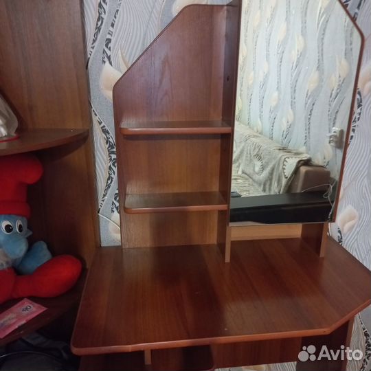 Трюмо с зеркалом