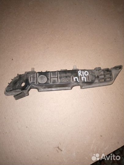 Кронштейн бампера передний Kia Rio 4 IV