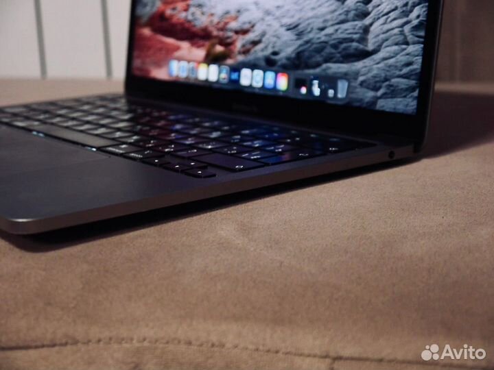 Macbook Pro 13 2020г (intel core i5, 512ssd, 8gb)