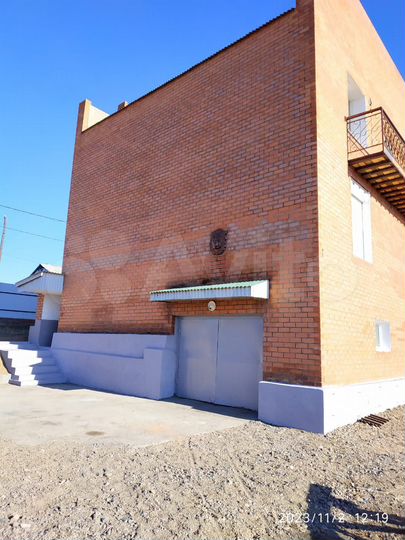 Коттедж 212 м² на участке 15 сот.