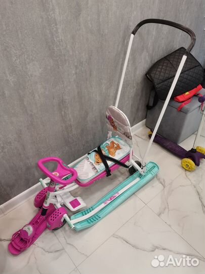 Детский снегокат с ручкой и колесами