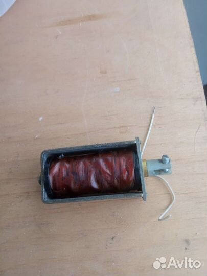 Втягивающее реле магнитофона