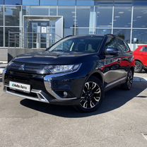 Mitsubishi Outlander 2.0 CVT, 2021, 46 872 км, с пробегом, цена 2 945 000 руб.