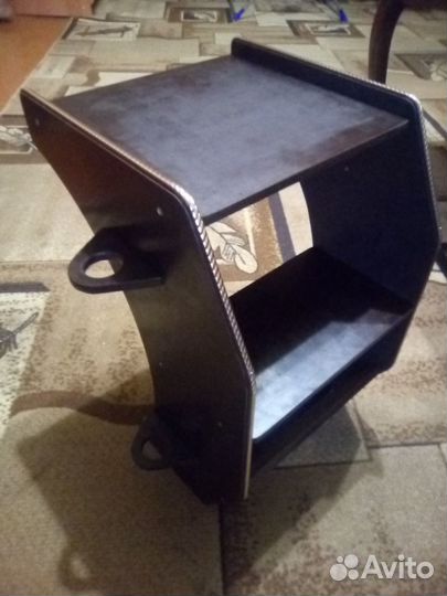 Столик для эхолота со спинингодержателями