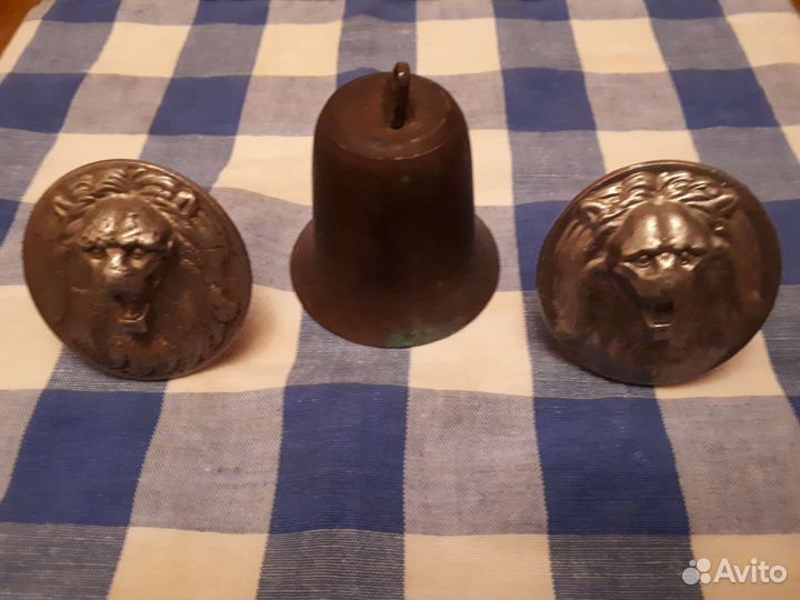 Колокольчик и дверная ручка