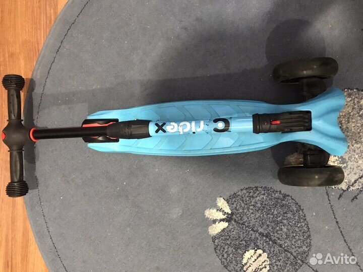 Самокат детский трехколесный,светятся колеса