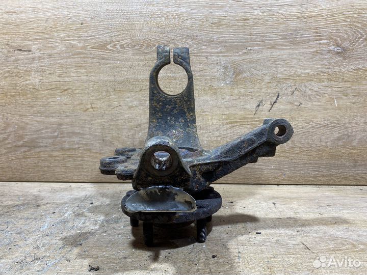 Поворотный кулак правый Ford Focus 2 X83