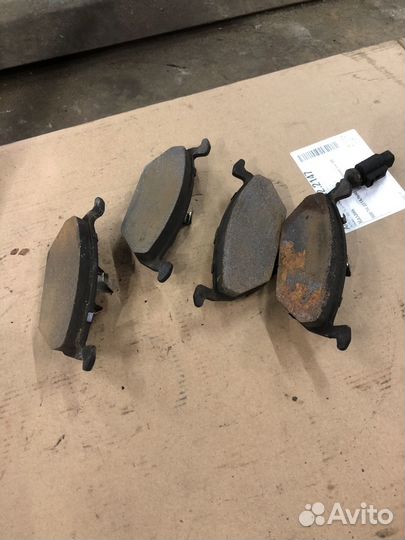 Передние колодки Volkswagen Jetta 6