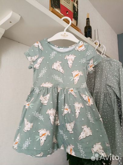 Капсула стильных платьев на девочку 98 размер
