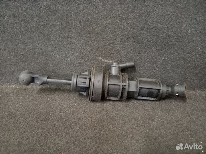 Главный цилиндр сцепления Mitsubishi Lancer 10