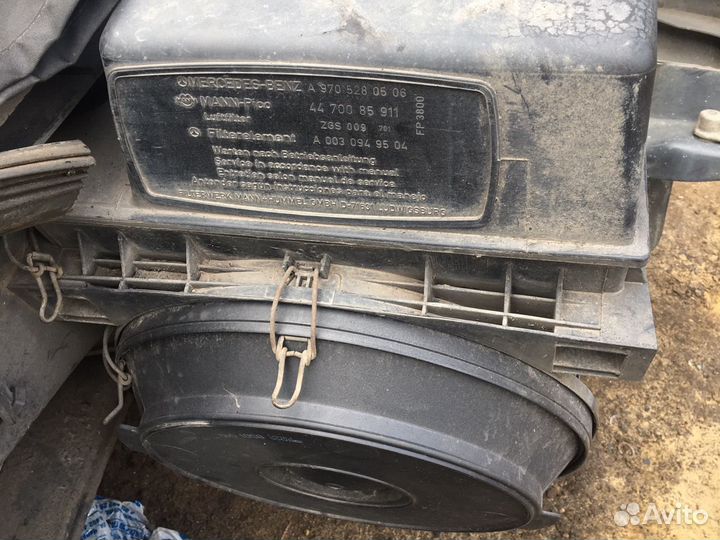 Корпус воздушного фильтра на Мерседес Атего А97052