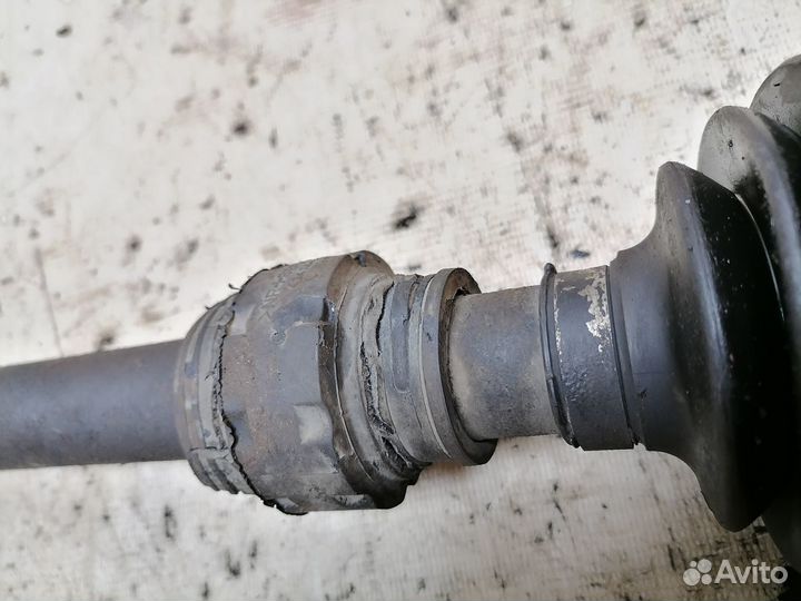 Привод передний левый Toyota Estima ACR55 вал прив
