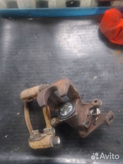 Суппорт задний правый.хендай Солярис