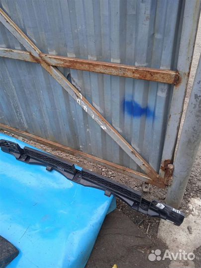 Направляющая заднего бампера VW Touareg NF (2011