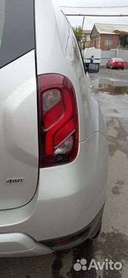 Задний правый фонарь на Рено Дастер