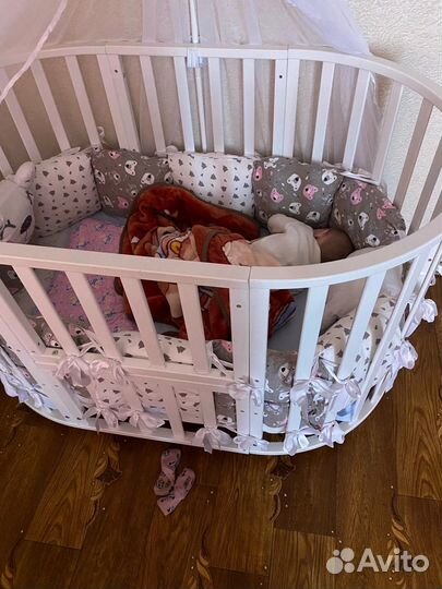 Детская кроватка с маятником круглая