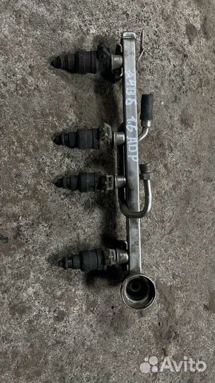Топливная рампа audi a4 B5 1.6 ADP