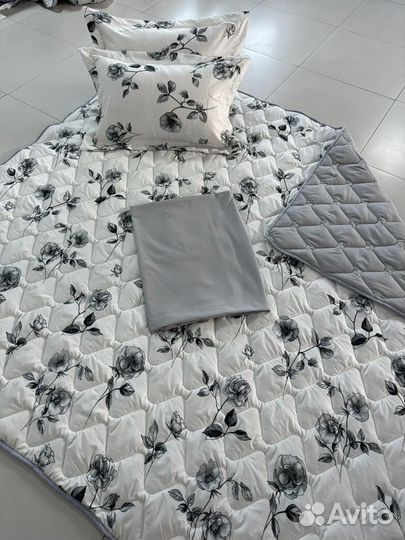 Белье постельное с одеялом евро