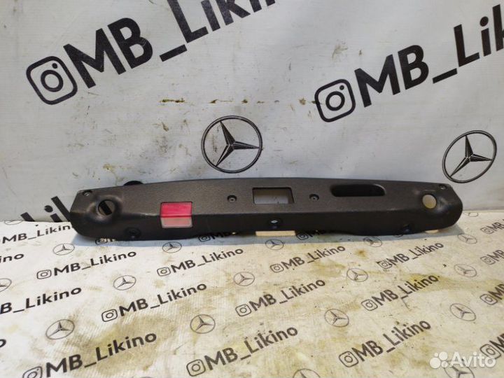 Накладка крышки багажника Mercedes C-Class W204