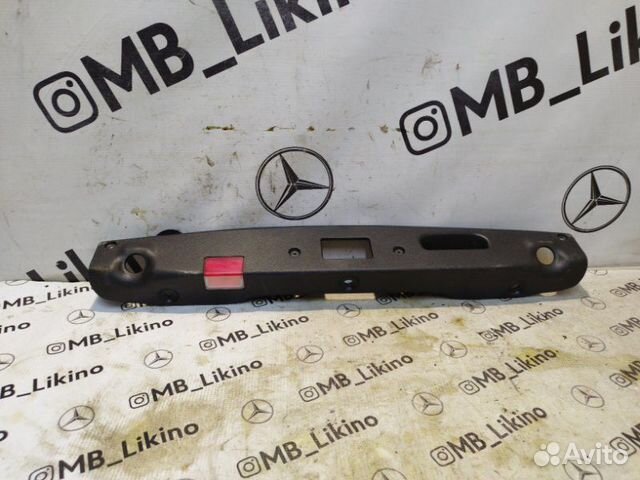 Накладка крышки багажника Mercedes C-Class W204