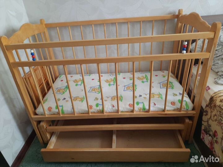 Детская кроватка с маятником и дополн.матрасом