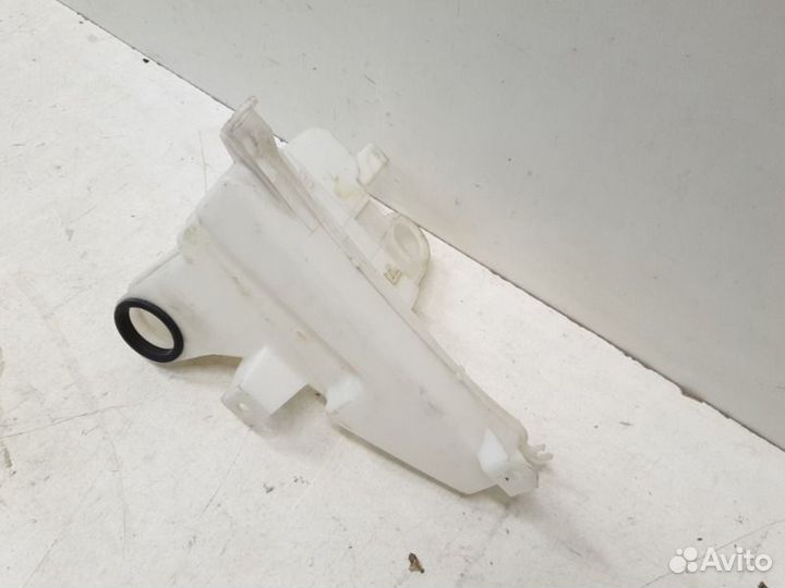 Бачок омывателя Toyota Hilux 7 2011-2016