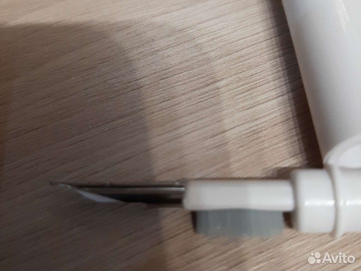 Щетка для чистки наушников